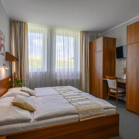 U Ledu Hotel 3*